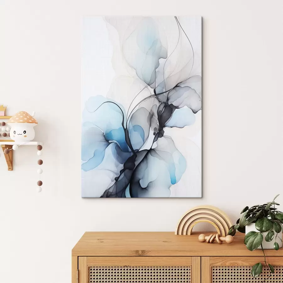 Glezna Abstrakta kompozīcija ar plūstošām līnijām un caurspīdīgām ziedlapiņām zilganbaltos un bēšos toņos, alkohola tintes imitācija s45177