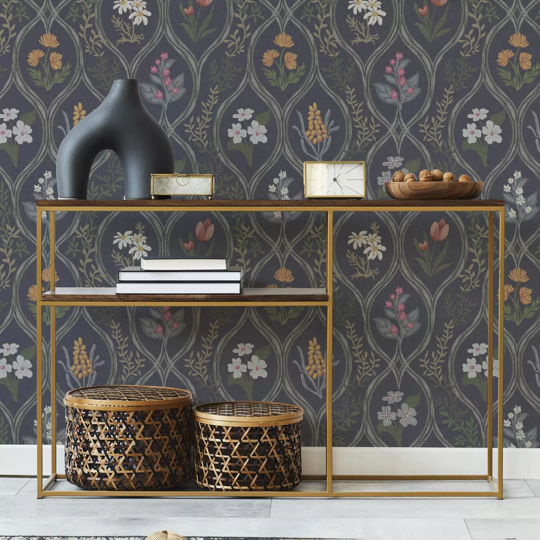 Fototapetes Tumšs vintage rāmis ar krāsainiem dārza ziediem a00454