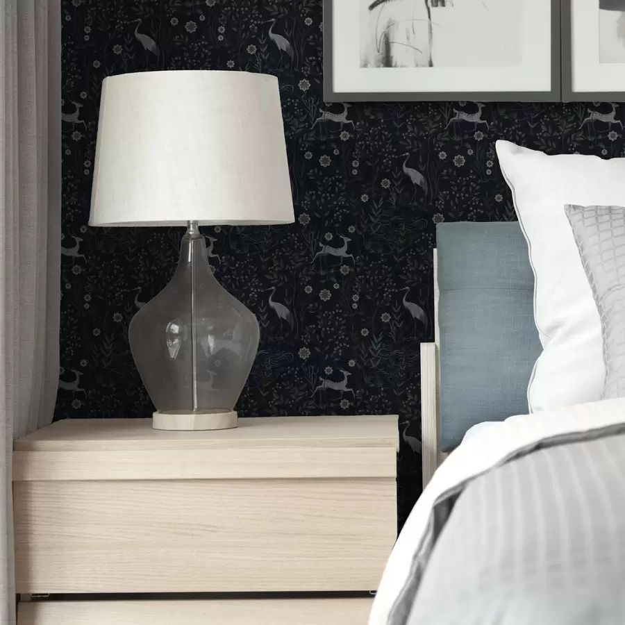 Fototapetes Tumšs fons ar baltiem putniem un briežiem a00363