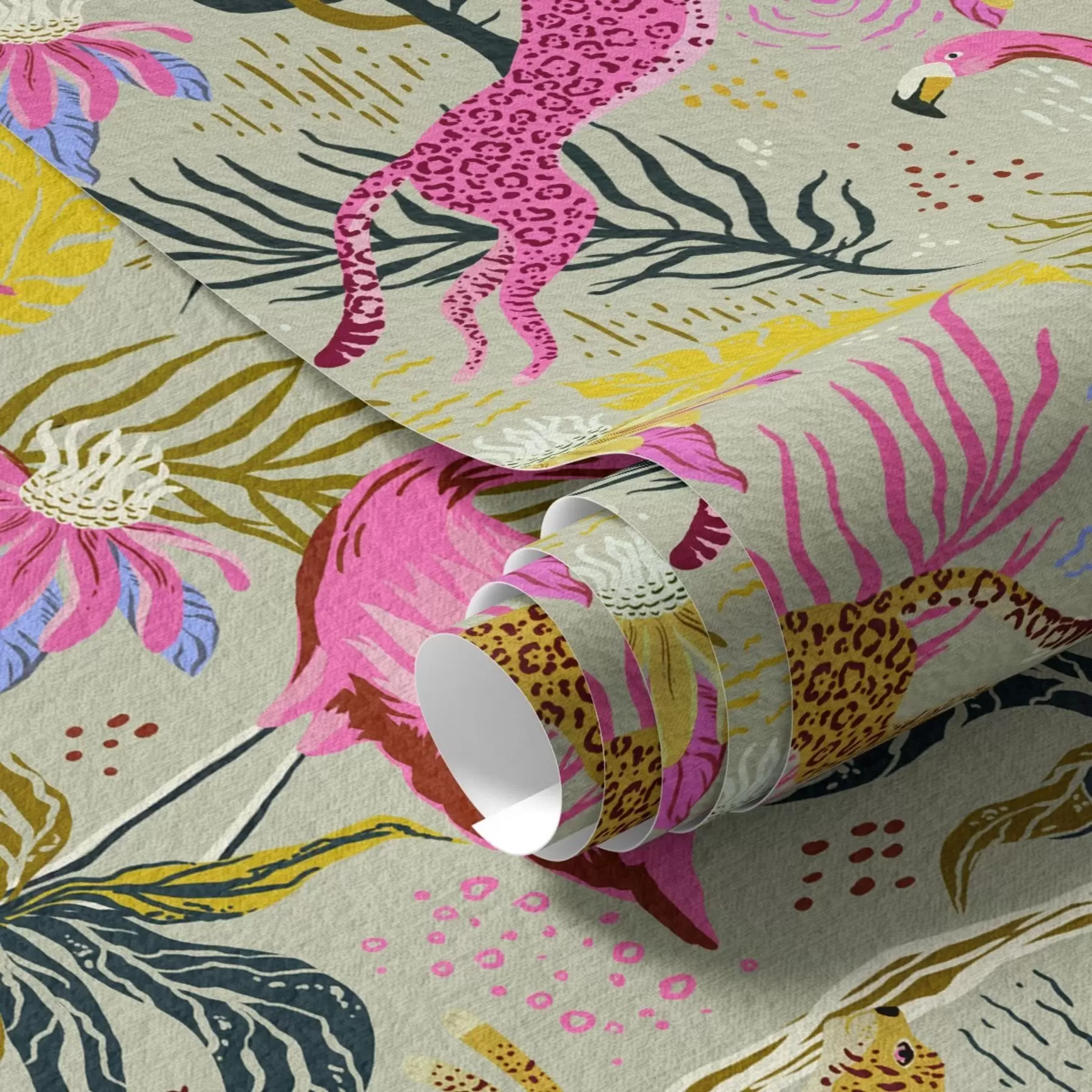 Fototapetes Spilgti flamingi un leopardi starp tropu augiem a00470