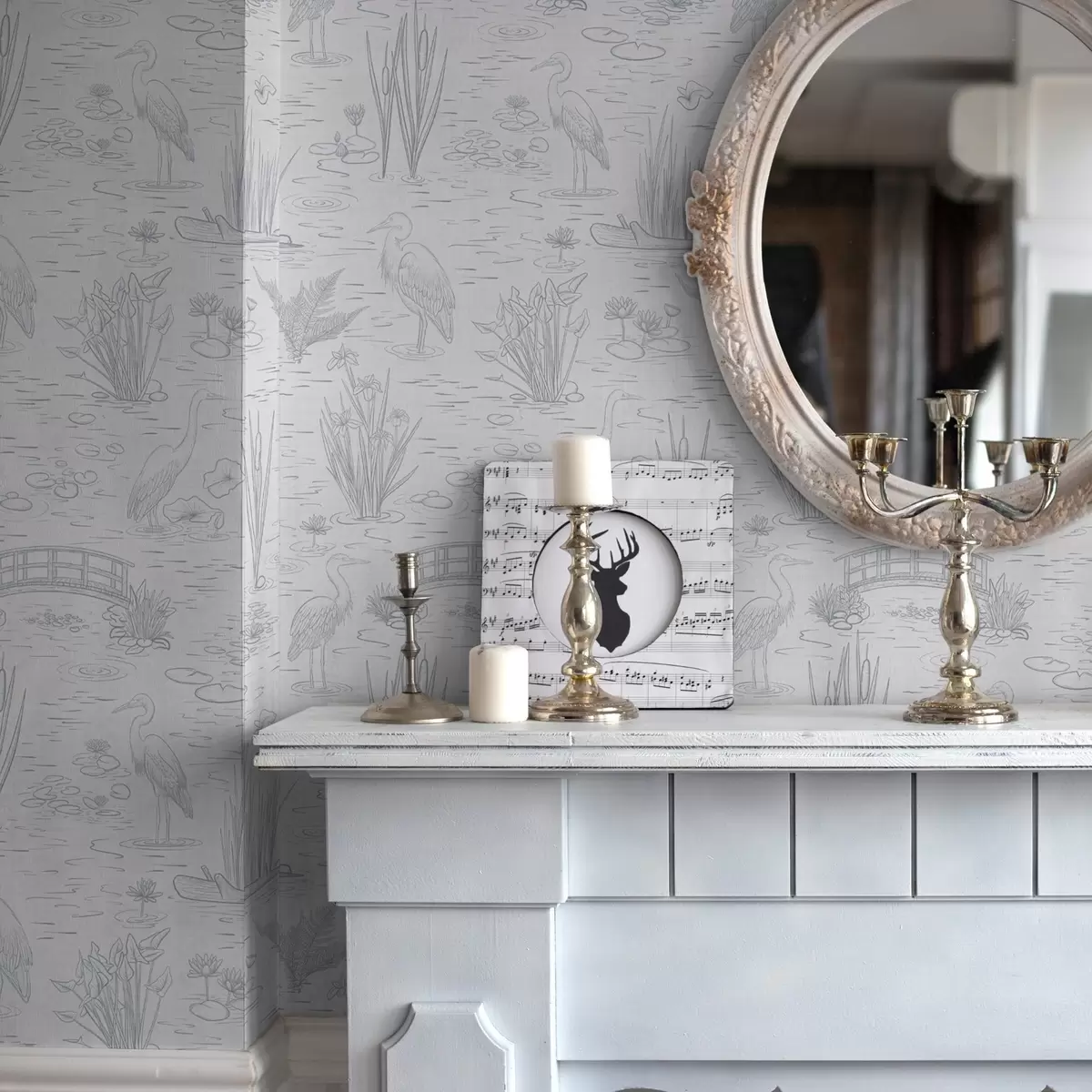 Tapetes Zilganzobu un ūdens augu zīmējums mierīgos pelēkos toņos a00479