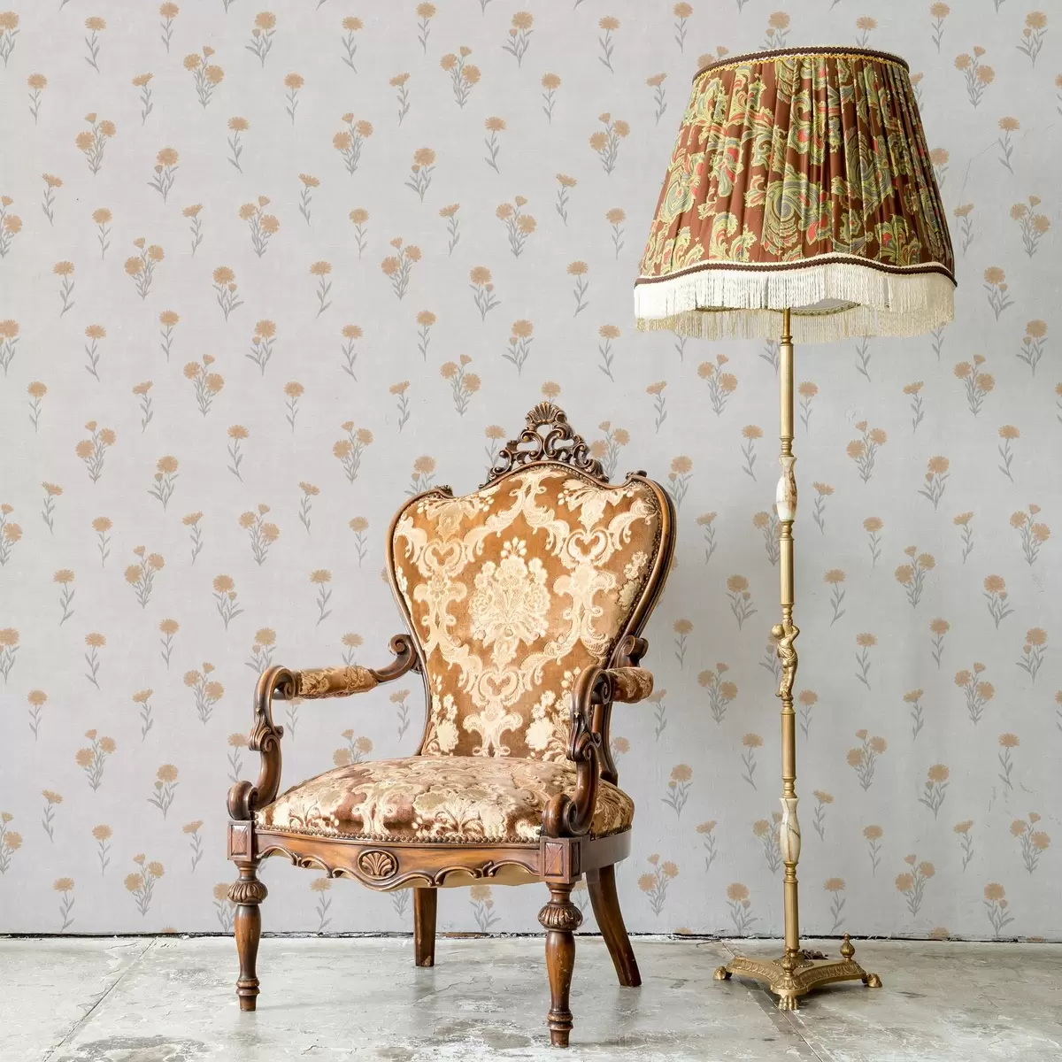 Tapetes Nelieli oranži ziedi uz gaiši pelēka fona a00486