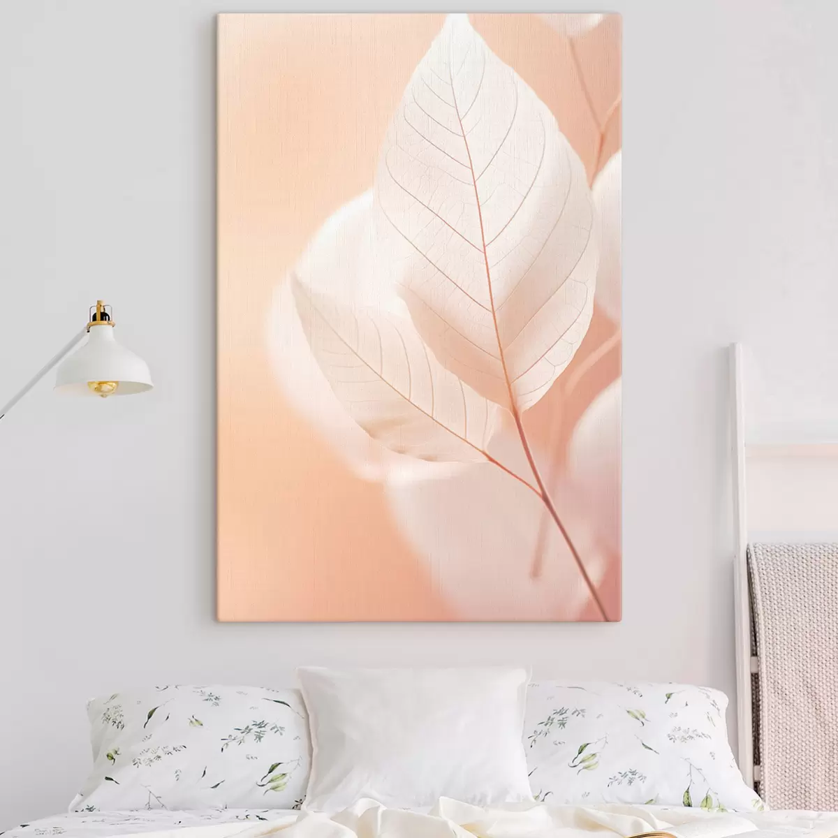 Glezna Smalki caurspīdīgas lapas ar sarežģītiem dzīslu rakstiem, maigs persiku fons, minimālistiska botāniska kompozīcija s45555