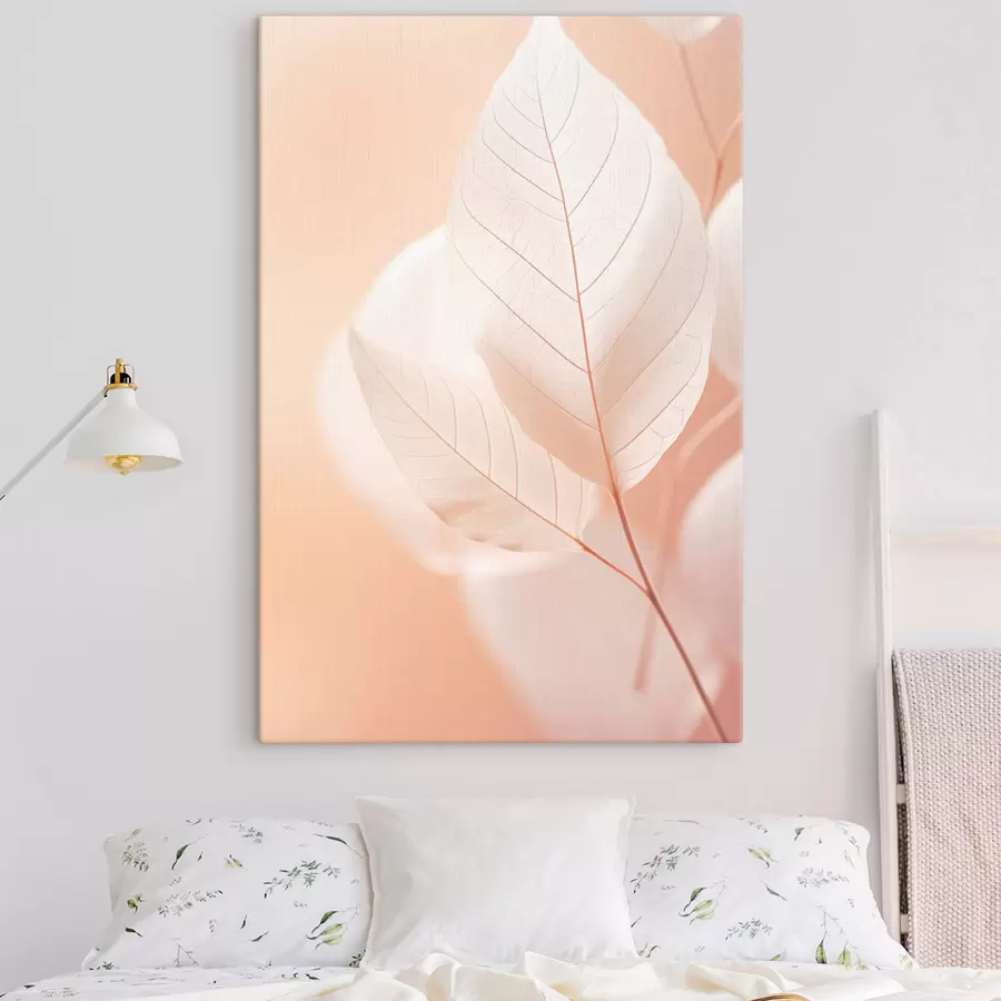 Glezna Smalki caurspīdīgas lapas ar sarežģītiem dzīslu rakstiem, maigs persiku fons, minimālistiska botāniska kompozīcija s45555