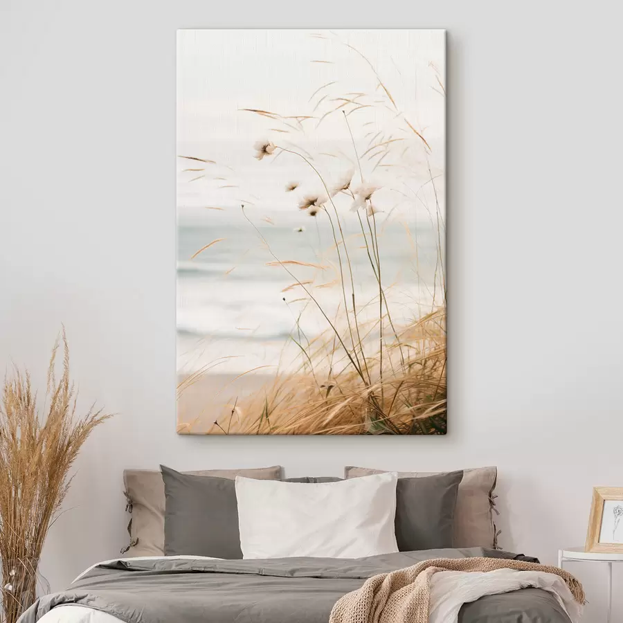 Glezna Dažas kokvilnas zāles un citas sausas zāles izplūdušas jūras priekšā, maiga un pieklusināta krāsu palete s45562