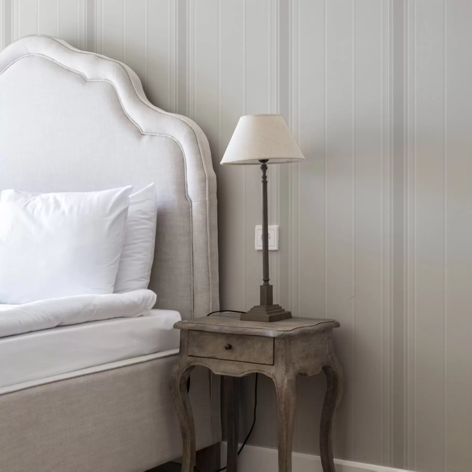 Fototapetes Gaiši smilškrāsas toņa svītras ar platiem akcentiem a00518