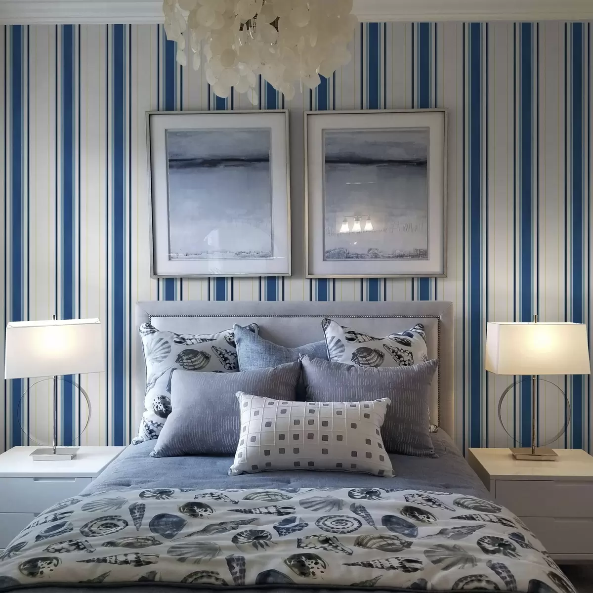 Tapetes Platas zilas svītras ar plānām dzeltenām līnijām a00522