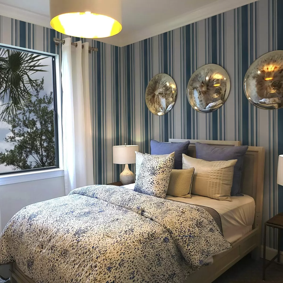 Tapetes Zilas svītras ar baltām atstarpēm a00525