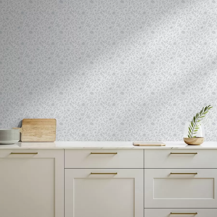 Fototapetes Smalki zili ziedi uz smalkas baltas krāsas fona a00576