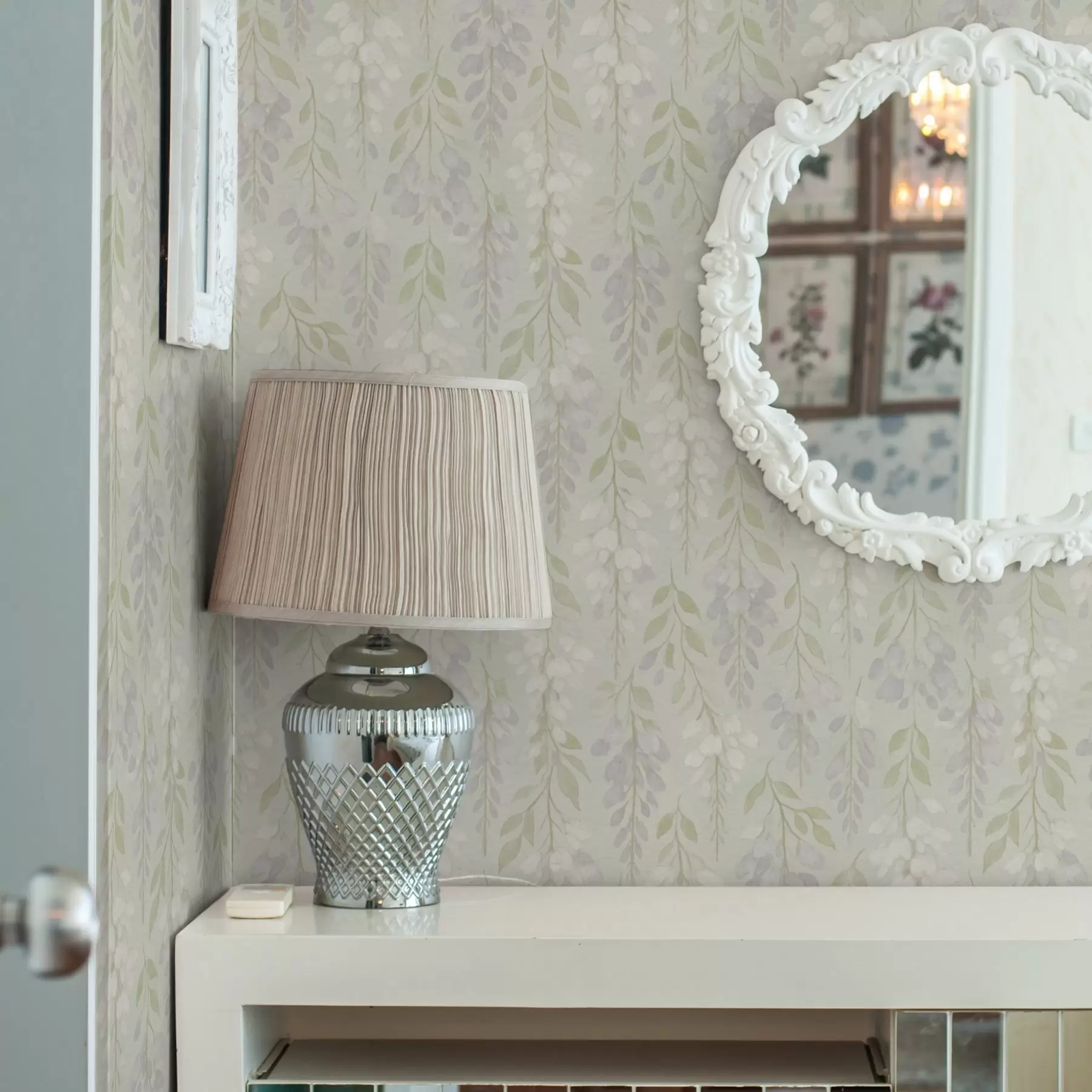 Fototapetes Vijīga lavanda uz piparmētru zaļā fona a00593