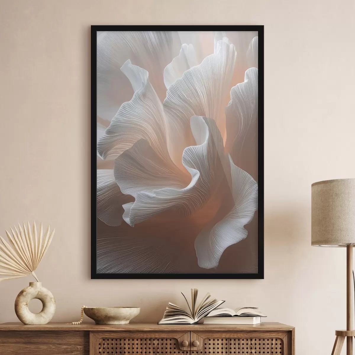 Plakāts Gaisīgi balti ziedlapiņas ar siltu persiku mirdzumu f45909