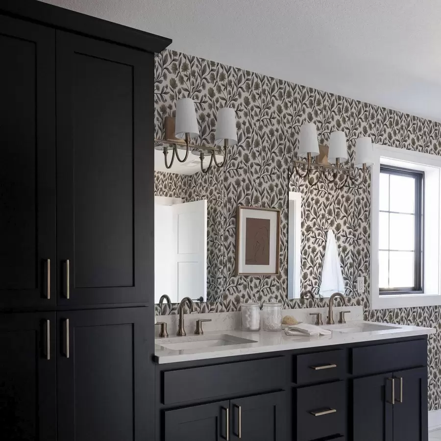 Fototapetes Mežrozītes pelēkā-olīvu toņos uz krēmkrāsas fona a00623v1