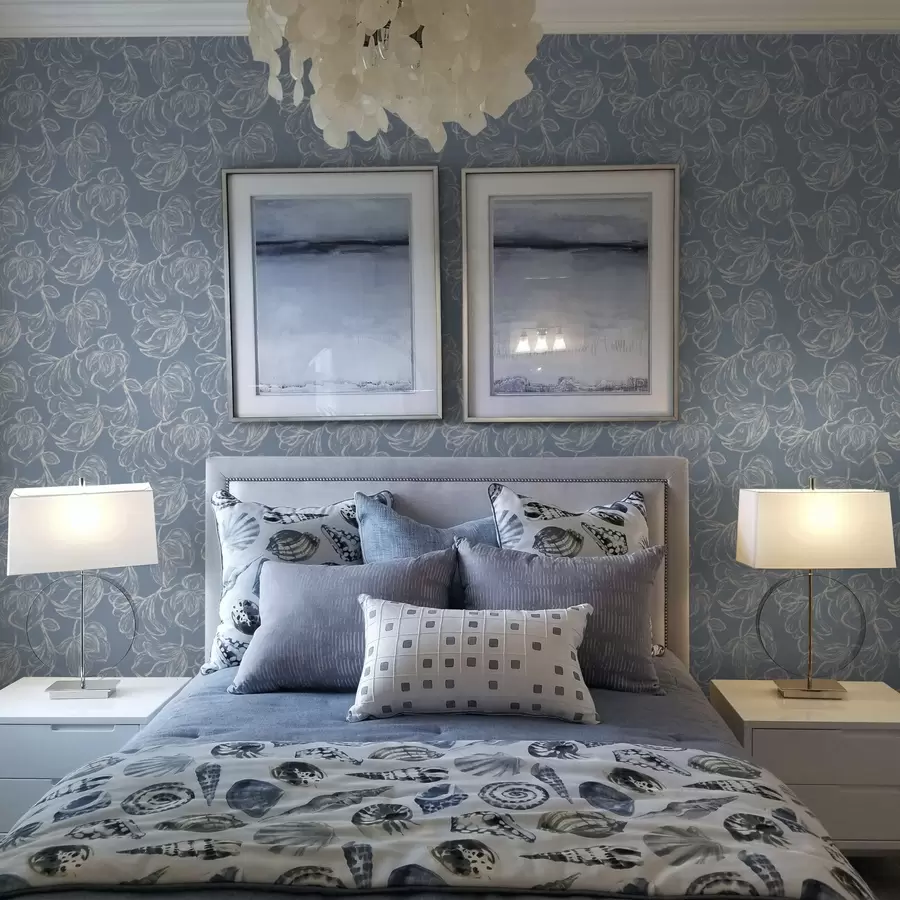 Fototapetes Gaiši zils fons ar krīta kontūru ziediem a00625v3