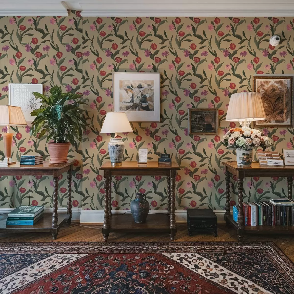 Tapetes Rozā-sarkanas puķes uz smilškrāsas fona, ar rokām zīmēta tekstūra a00631