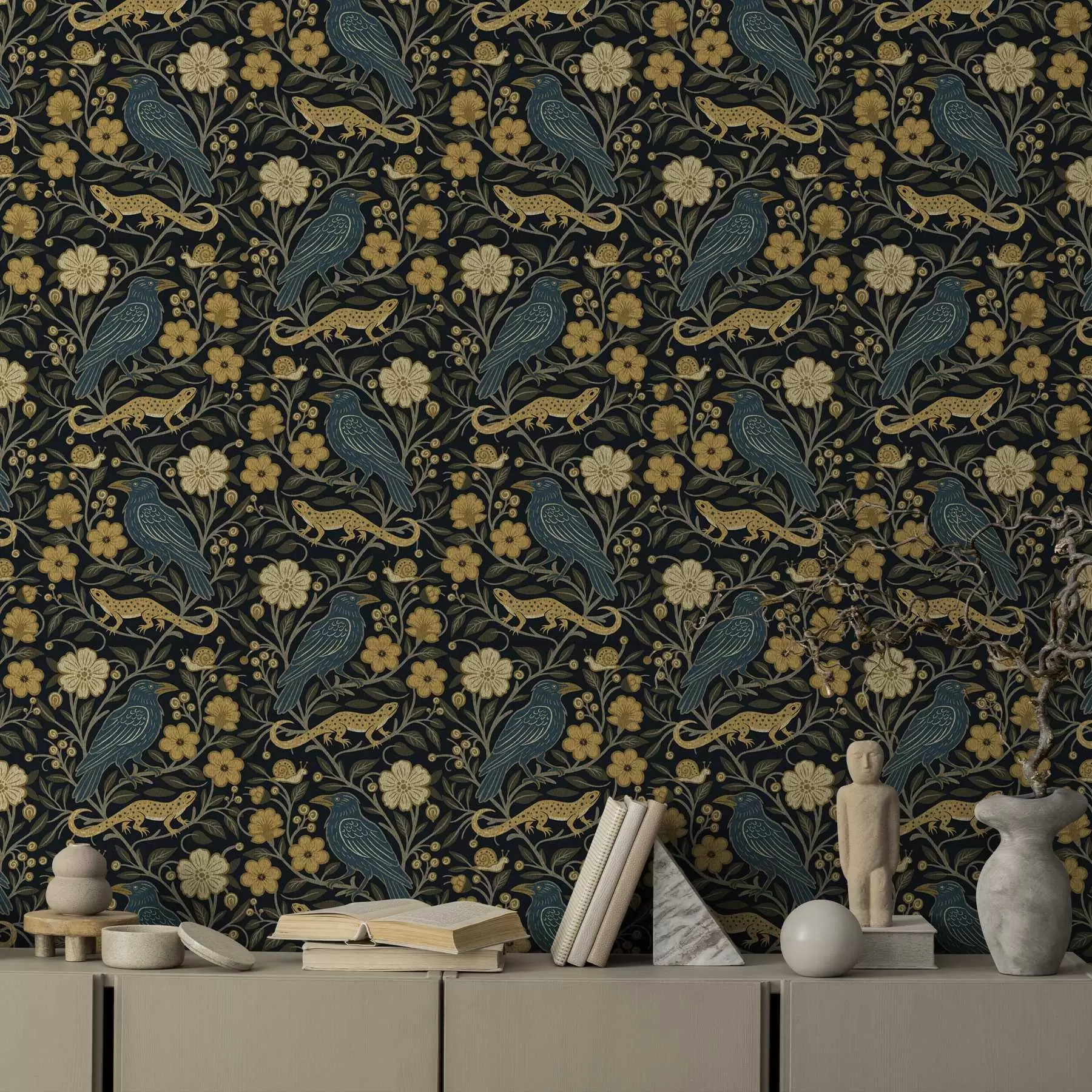 Fototapetes Putni, ķirzakas un gliemeži starp ziediem uz tumša fona a00691