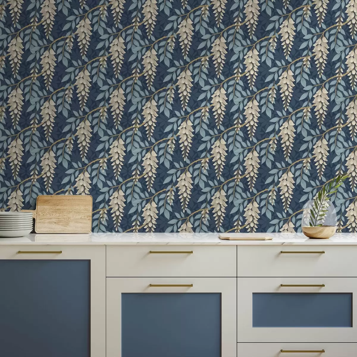 Tapetes Vistērija ar zilām lapām uz tumši zila fona a00694v2