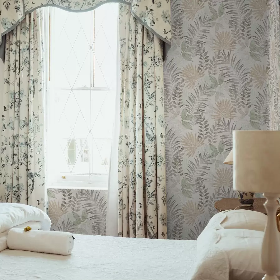 Fototapetes Pastelkrāsas tropu lapas uz gaiša fona, smalka tekstūra a00725