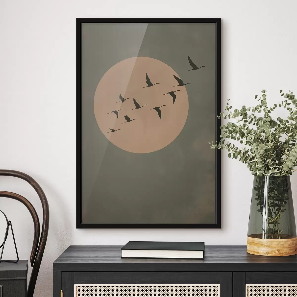 Plakāts Putnu bars, kas lido pret lielu siltu mēnesi f46162