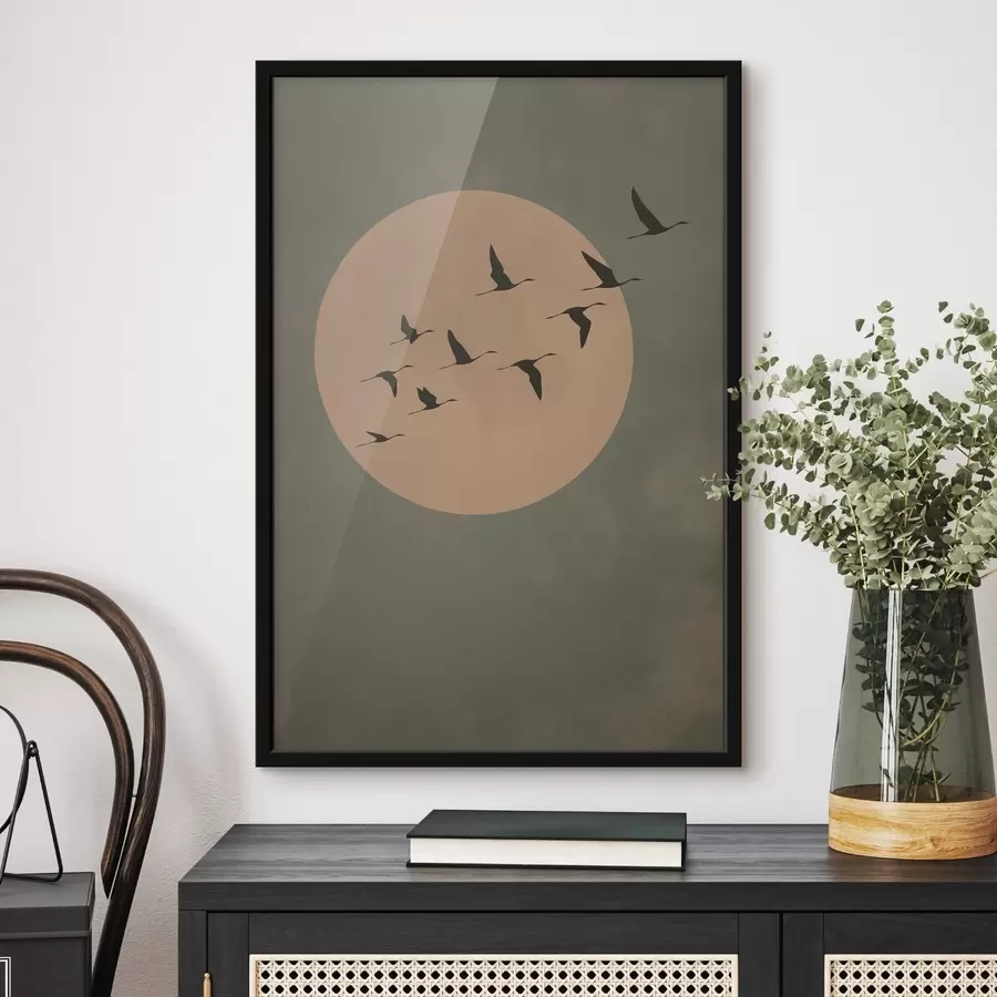 Fototapetes Putnu bars, kas lido pret lielu siltu mēnesi f46162