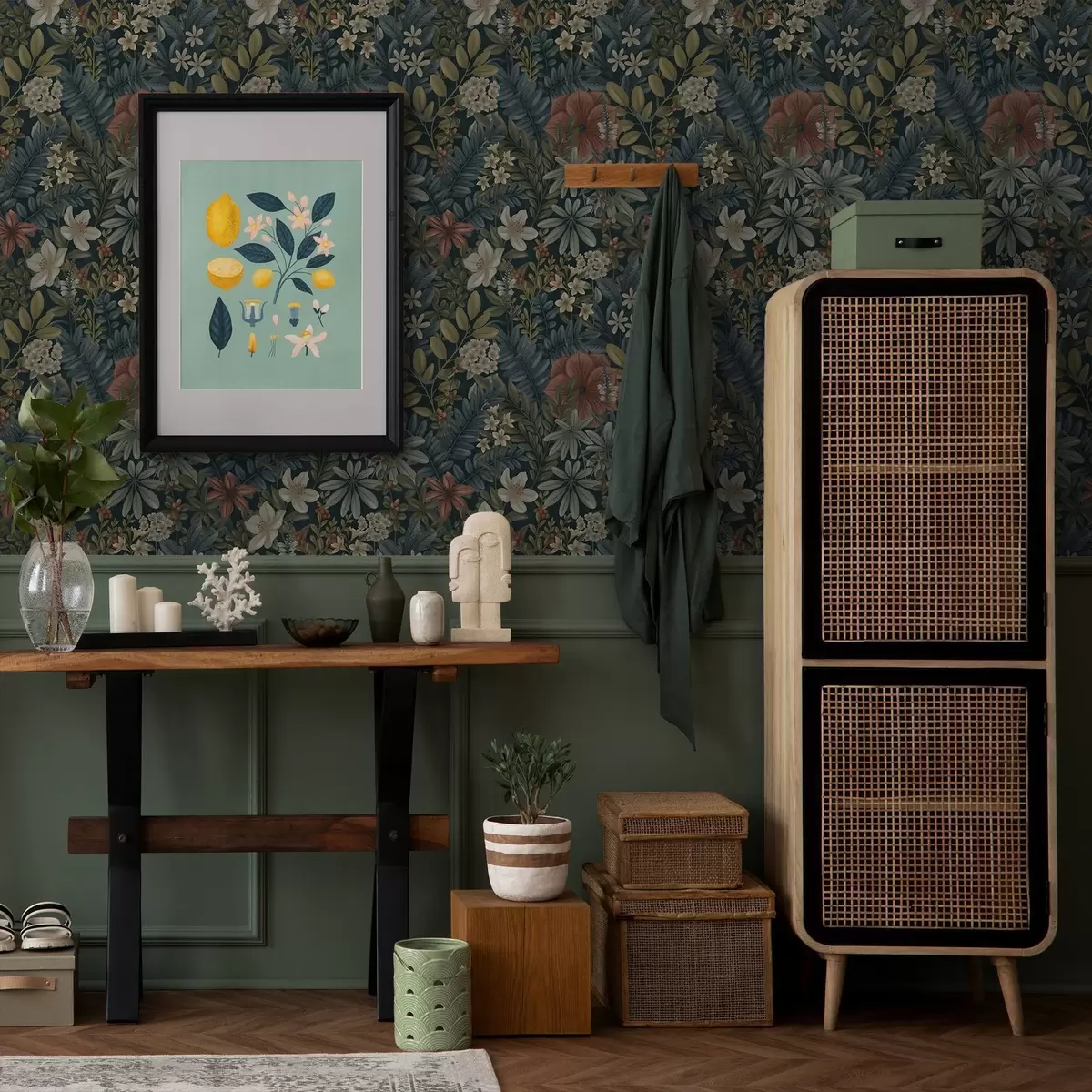 Tapetes Tumšs fons ar blīviem ziediem un lapām siltos toņos a00678