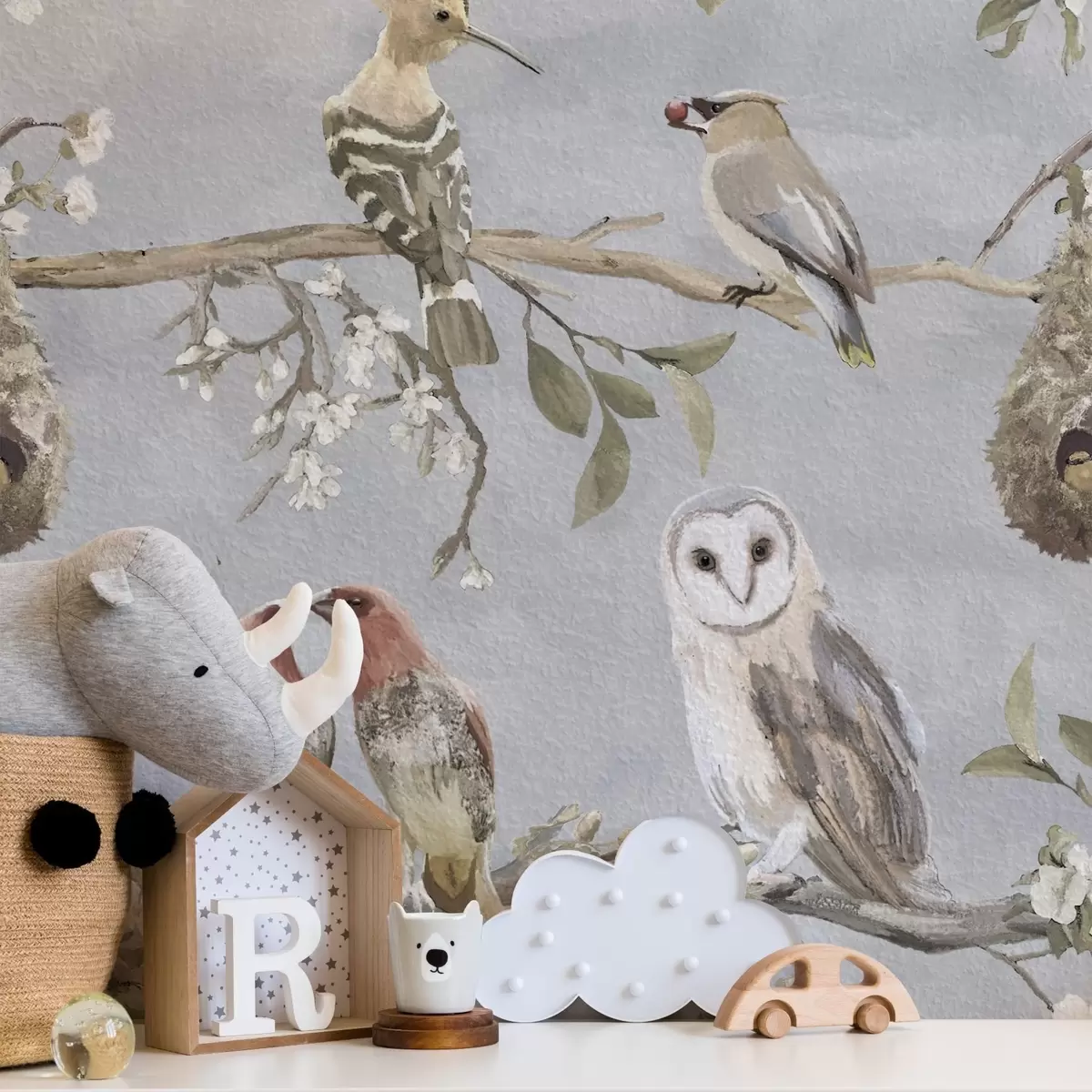 Tapetes Putni uz zariem ar ziediem uz pelēka fona a00738