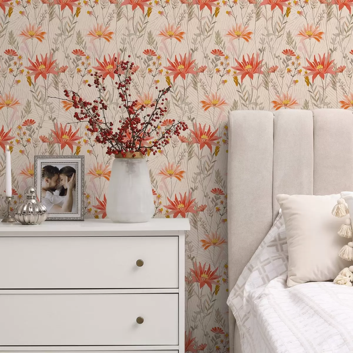 Tapetes Siltos toņos ziedi uz smilškrāsas fona a00751