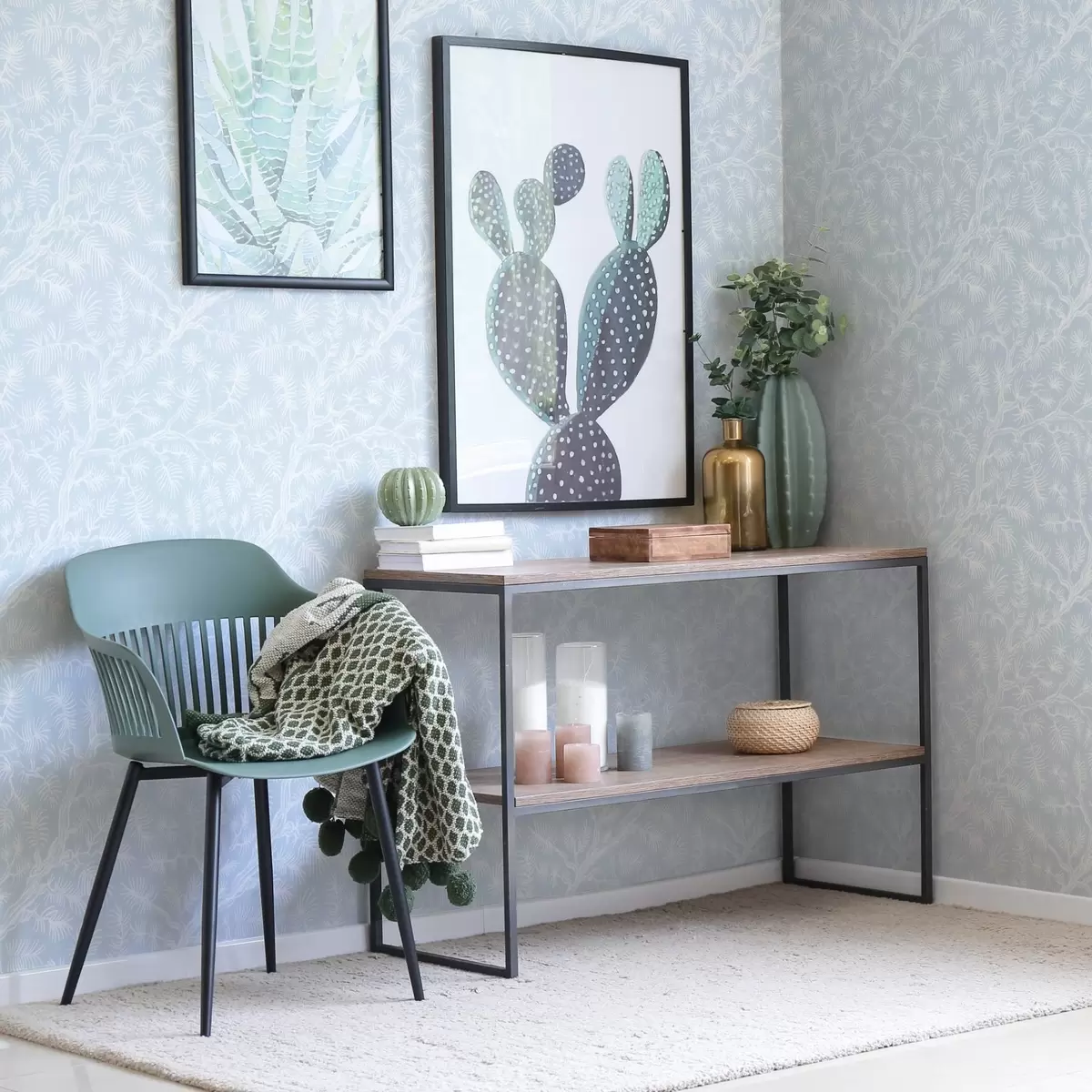 Tapetes Priežu zari gaišos toņos uz zila fona a00838