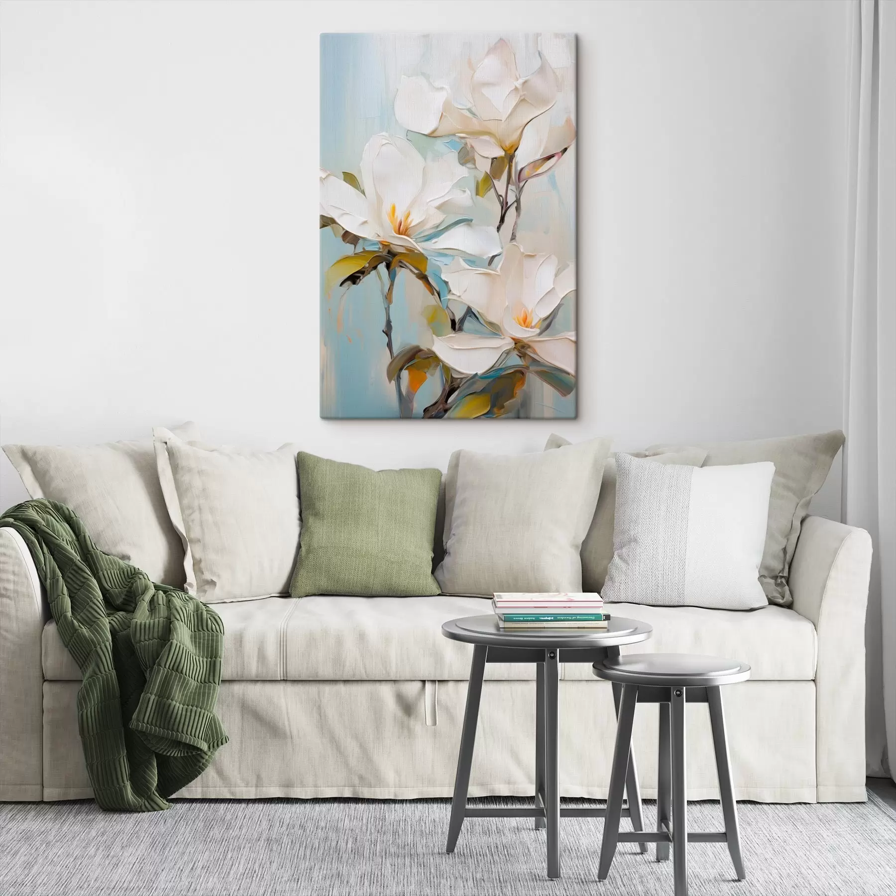 Glezna Baltas magnolijas ziedi, gaiši zils fons ar maigām otu triepienu līnijām, eļļas glezna, impasto tekstūra s46276
