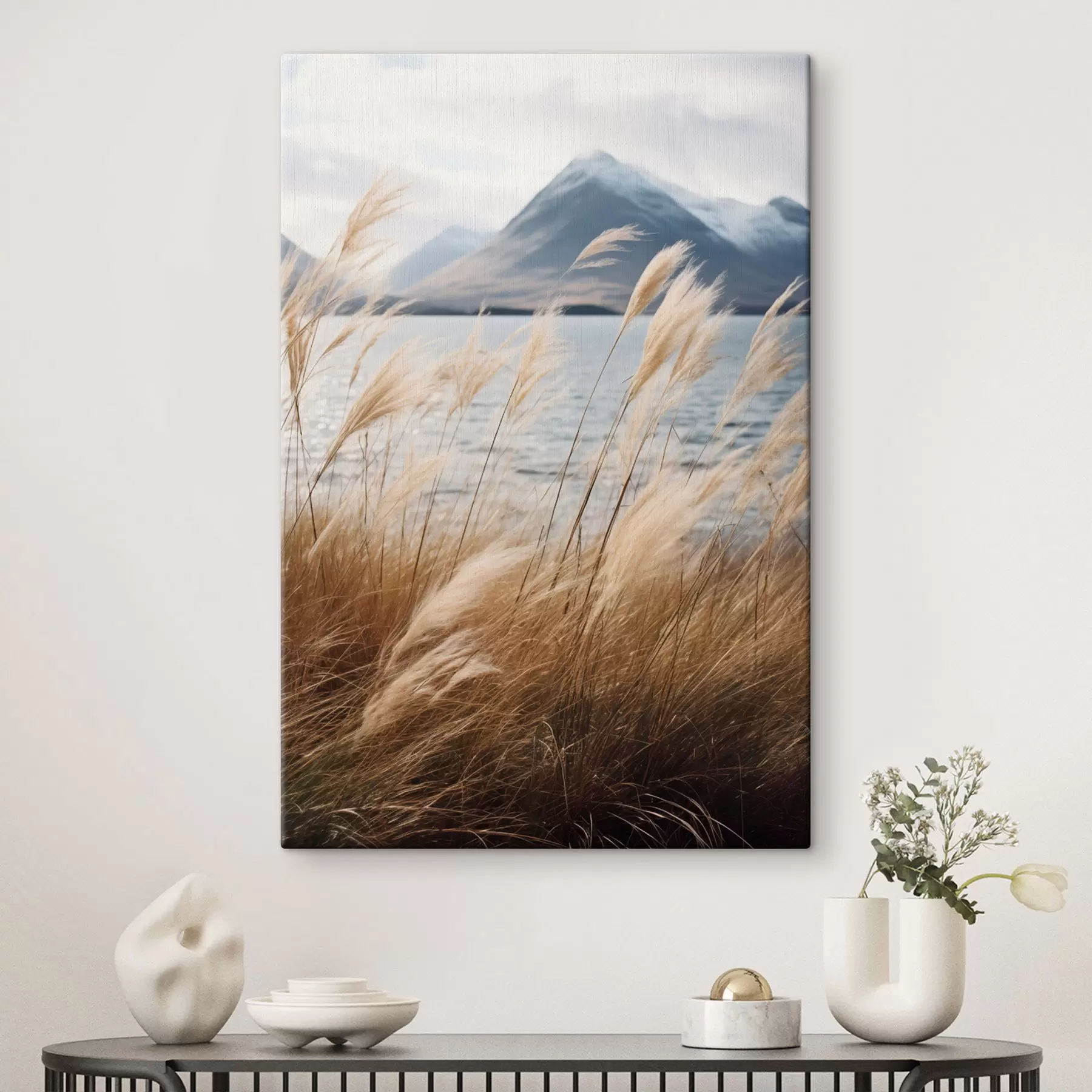 Glezna Pampas zāle ar ezeru un kalniem fonā, maigs apgaismojums, klusas krāsas, naturālistisks stils s46283