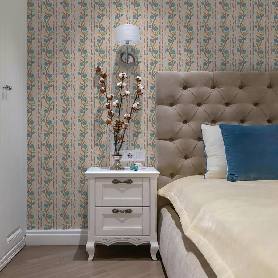 Fototapetes Vertikālas pušķa svītras ar ziliem ziediem uz siltā fona a00816v3