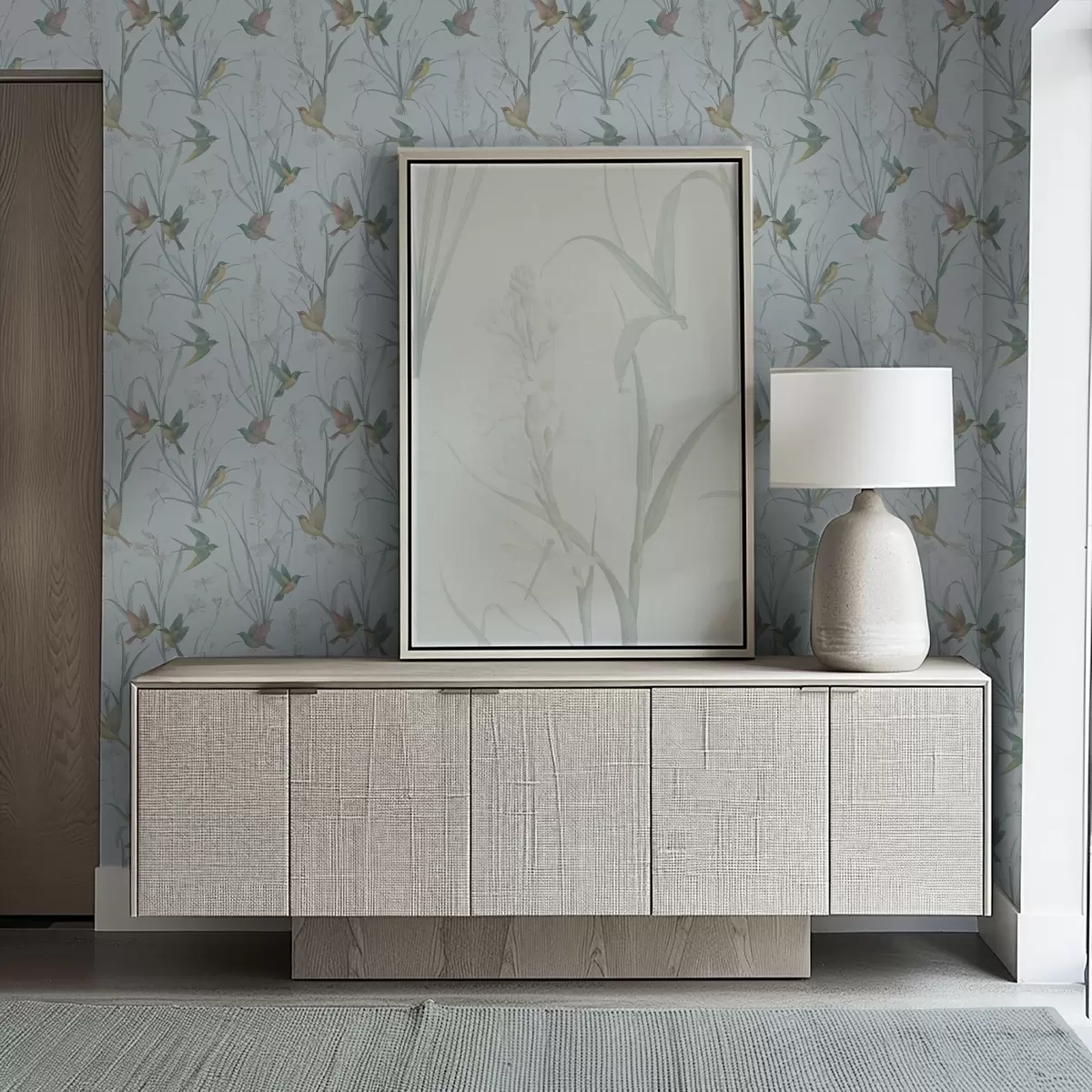 Tapetes Putni starp pļavas zāli uz pelēkzila fona a00776