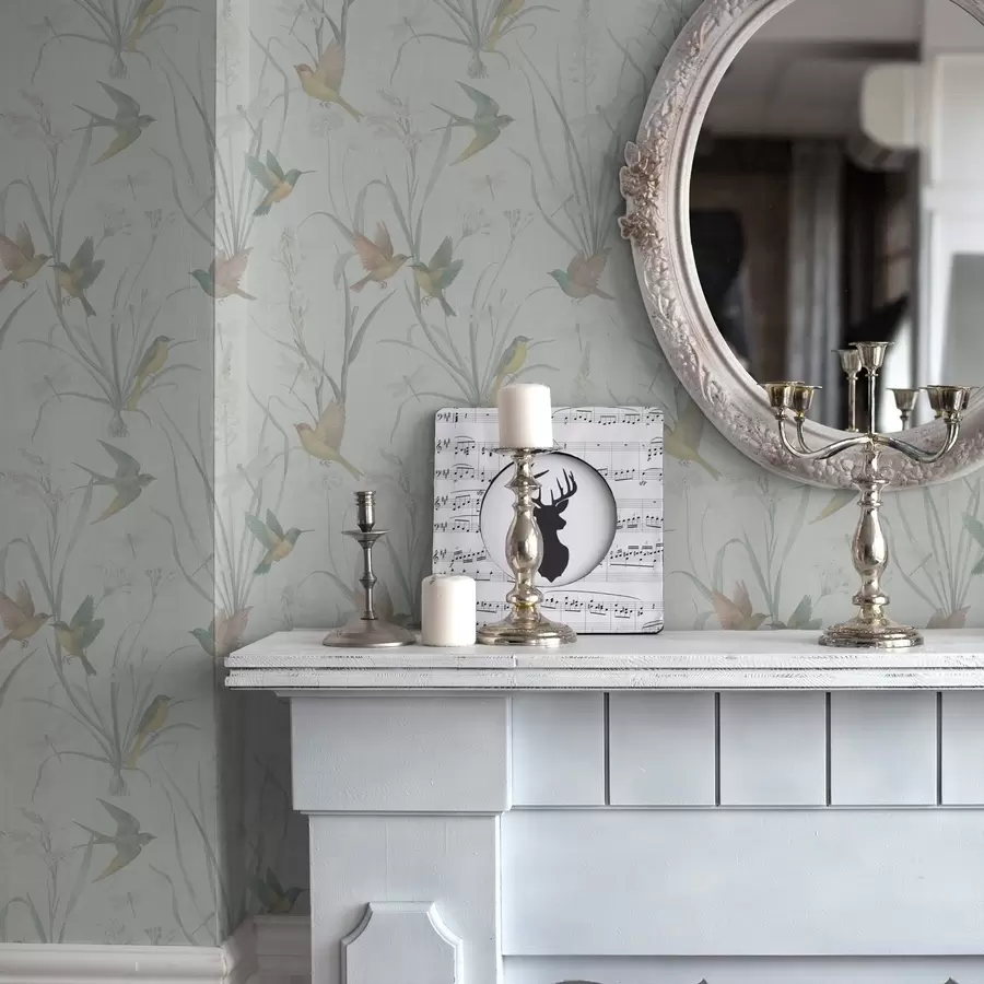 Fototapetes Putni starp pļavas zāli uz gaiši pelēka fona a00776v1