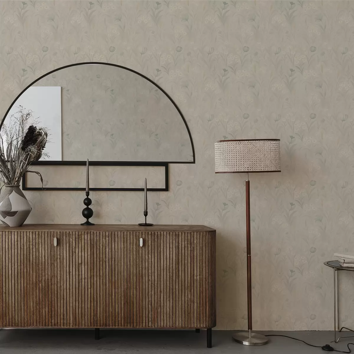 Tapetes Maiga pļava ar tulpēm un margrietiņām, pasteļtoņos salvija a00779