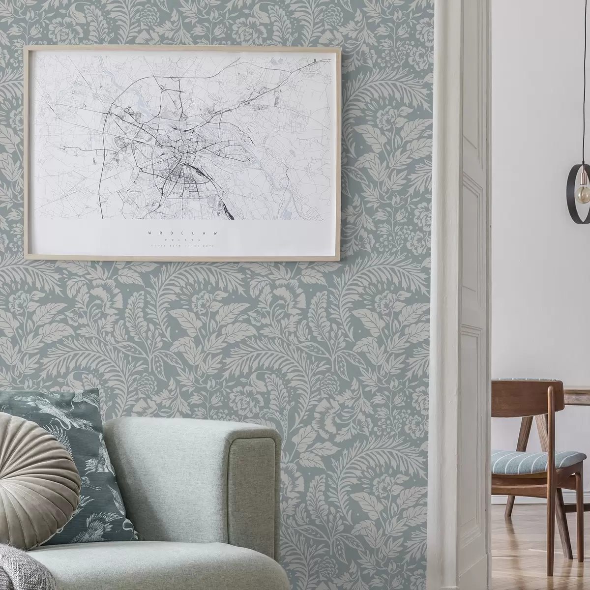 Tapetes Monochroms ziedu raksts uz pelēkā-zila fona a00859