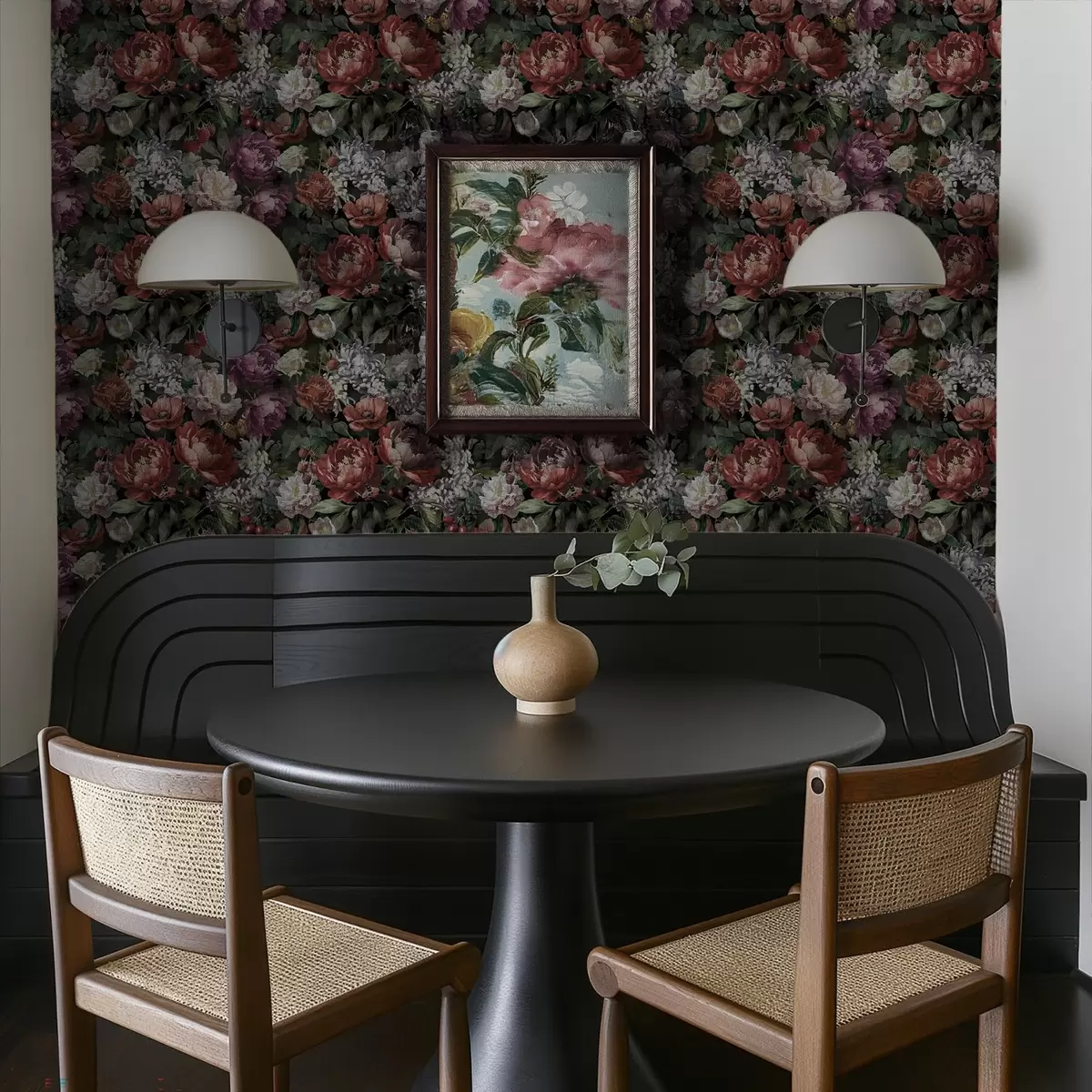 Tapetes Tumšas dramatiskas peonijas, ogas un tauriņš uz melna fona a00862