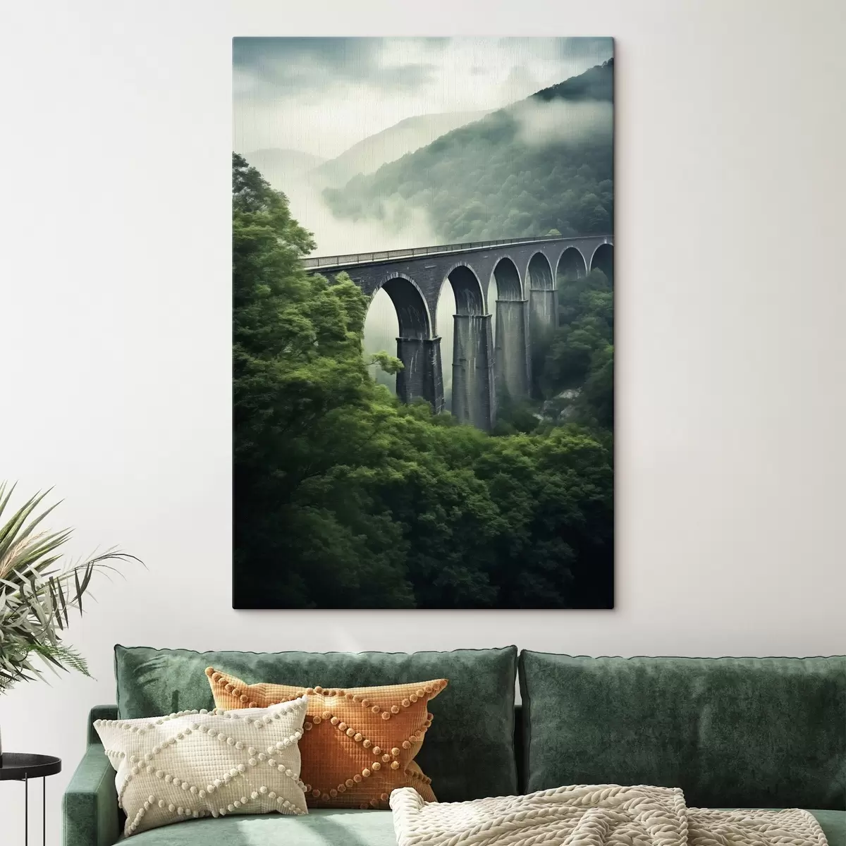 Glezna Akmens viadukts virs miglas apklātas mežainas ielejas s46483