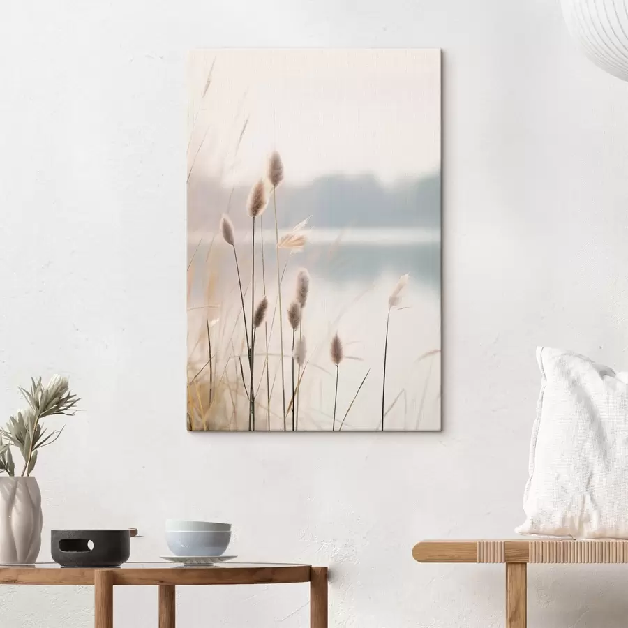 Glezna Mīkstas niedres pie miglas apklāta ezera krasta, pasteļtoņos smilškrāsas toņos s46504