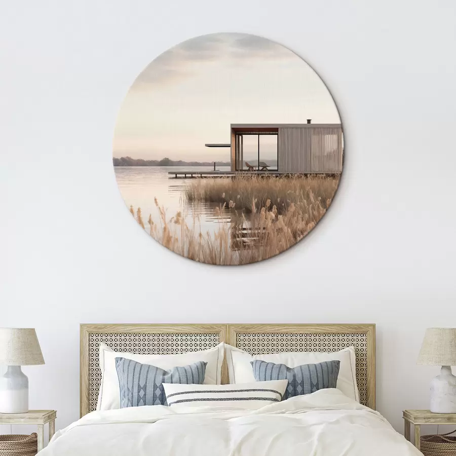 Glezna Mūsdienīga māja ezera krastā niedru vidū maigā krēslas laikā r46513