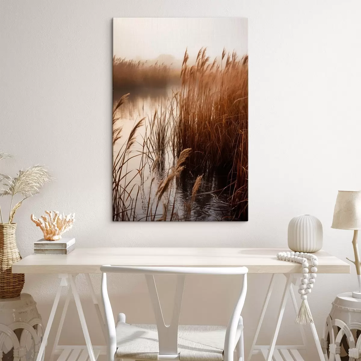 Glezna Augsti niedres, kas aug ūdenstilpē, ūdens atspoguļo niedres, miglains fons, maiga gaisma, dabas skats s46695