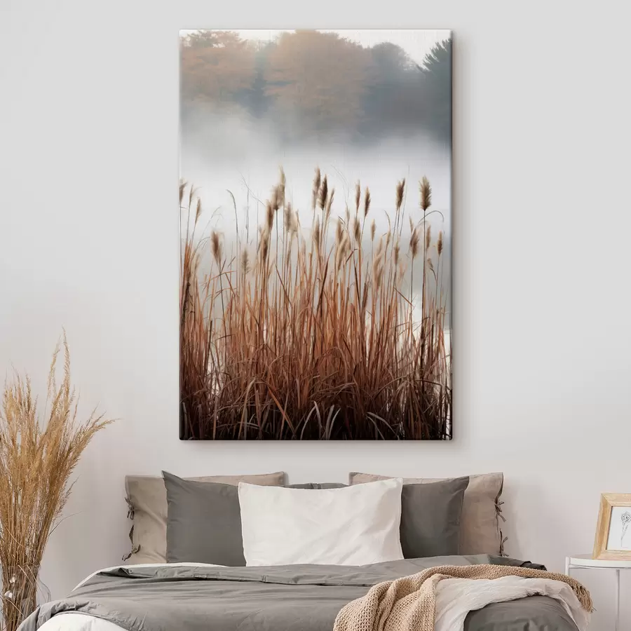 Glezna Augsti niedres, kas aug ūdenstilpē, ūdens atspoguļo niedres, miglains fons, maiga gaisma, dabas skats s46696