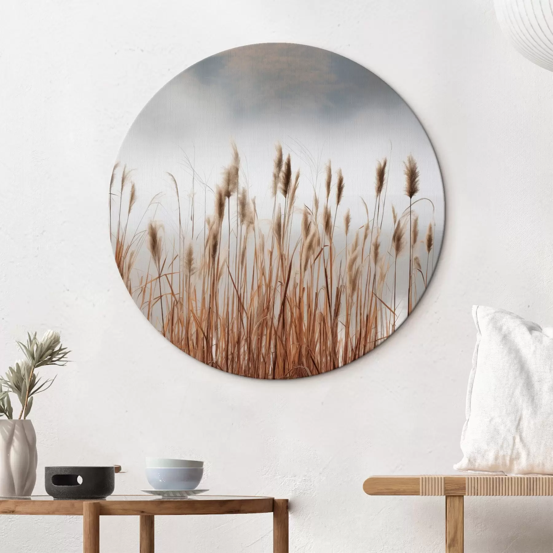 Glezna Augsti niedres, kas aug ūdenstilpē, ūdens atspoguļo niedres, miglains fons, maiga gaisma, dabas skats r46696