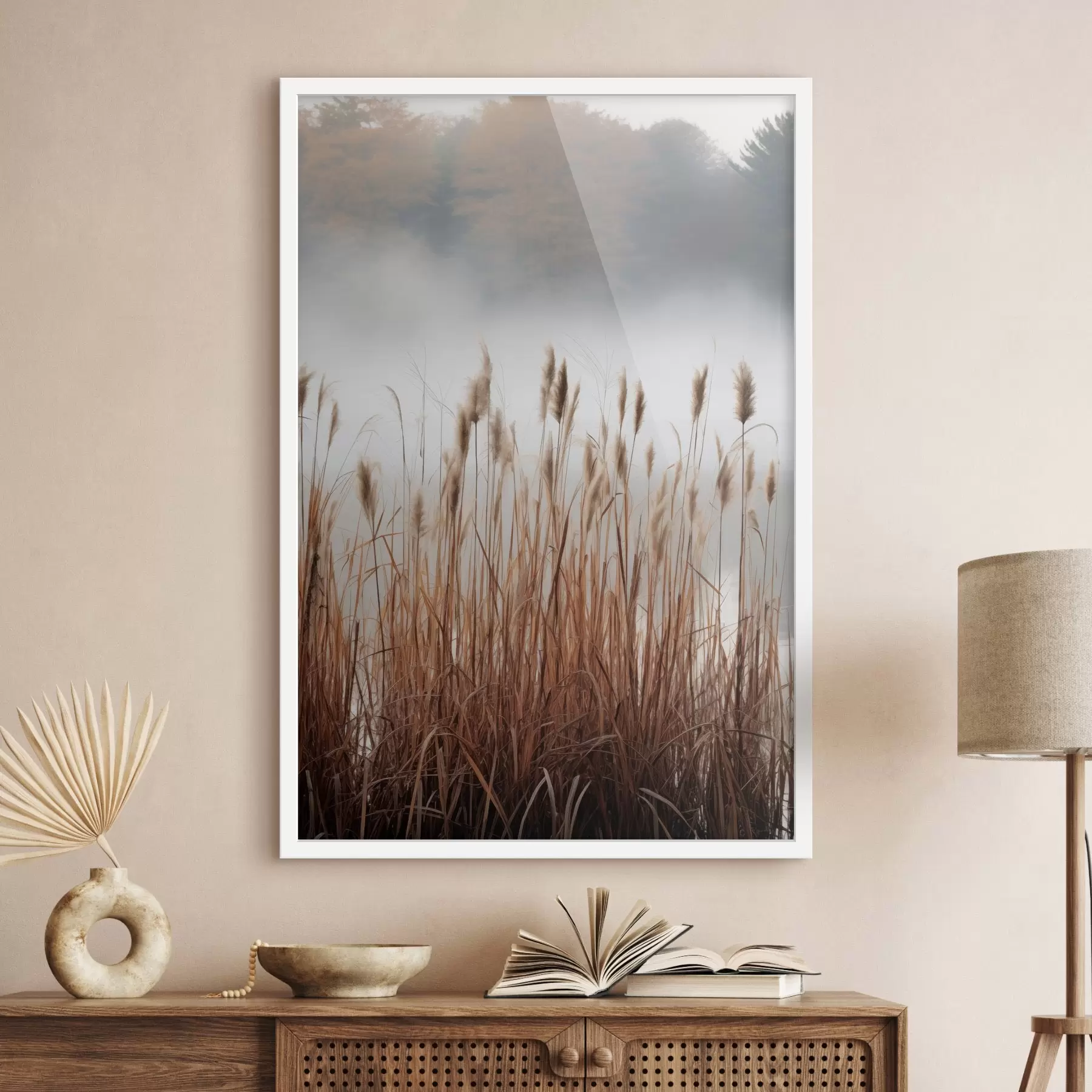 Fototapetes Augsti niedres, kas aug ūdenstilpē, ūdens atspoguļo niedres, miglains fons, maiga gaisma, dabas skats f46696