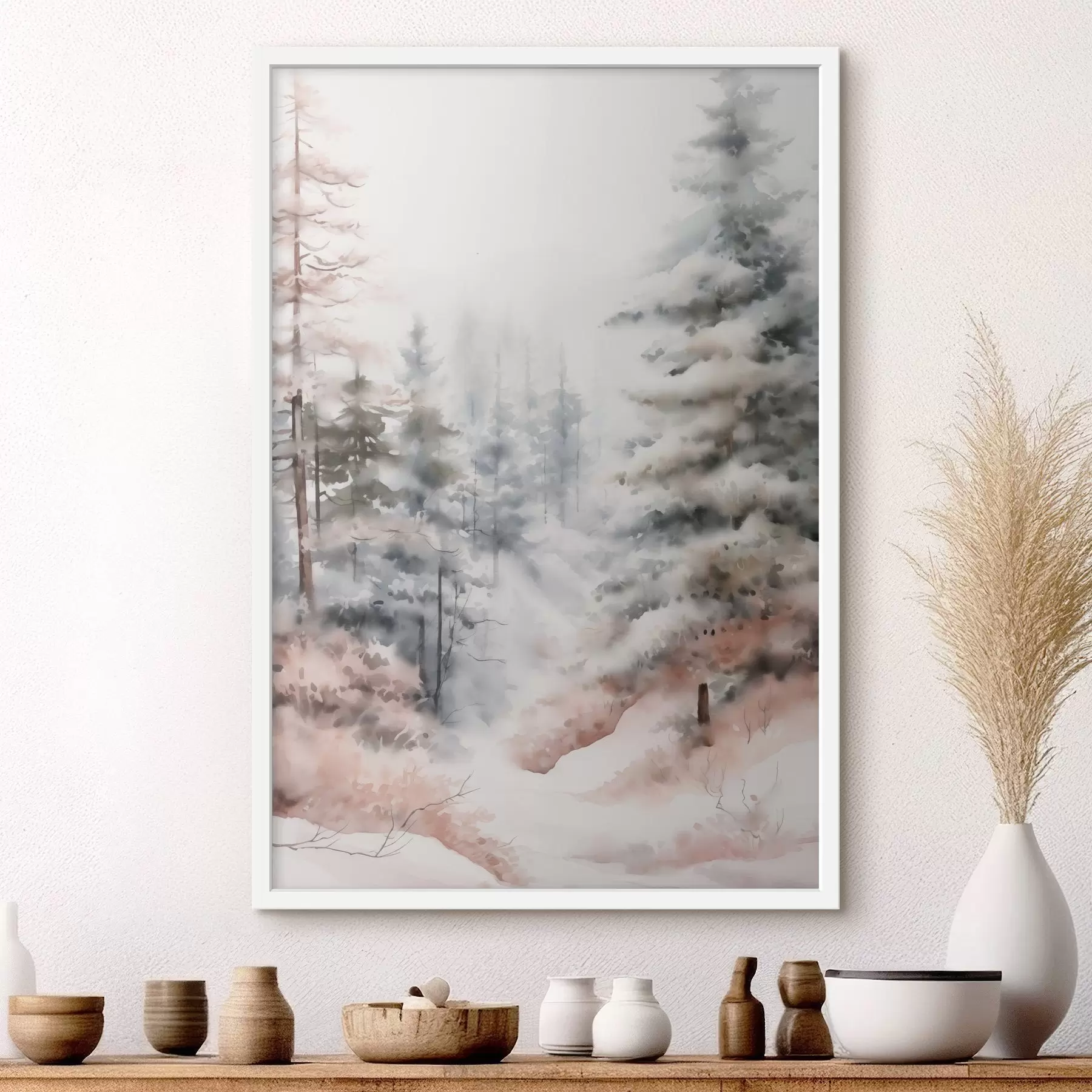 Fototapetes Augstas, sniega klātas priedes, kas stāv miglas apņemtā mežā, maiga, klusa ziemas ainava f46702