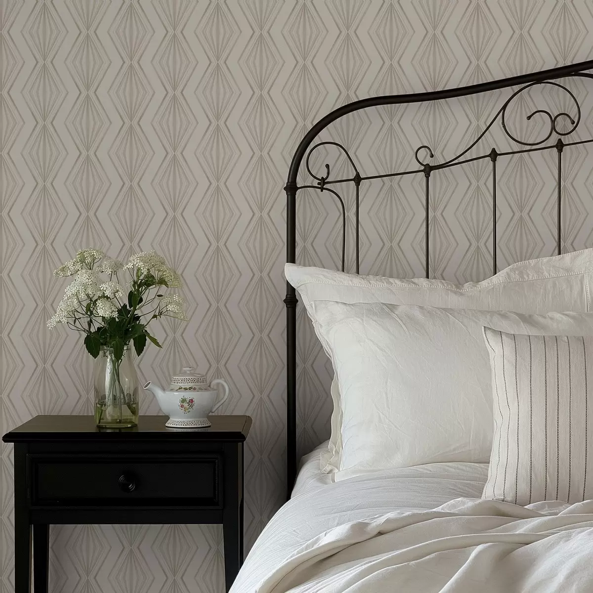 Tapetes Viegla dimanta rotājums mierīgos smilškrāsas toņos a00925v2