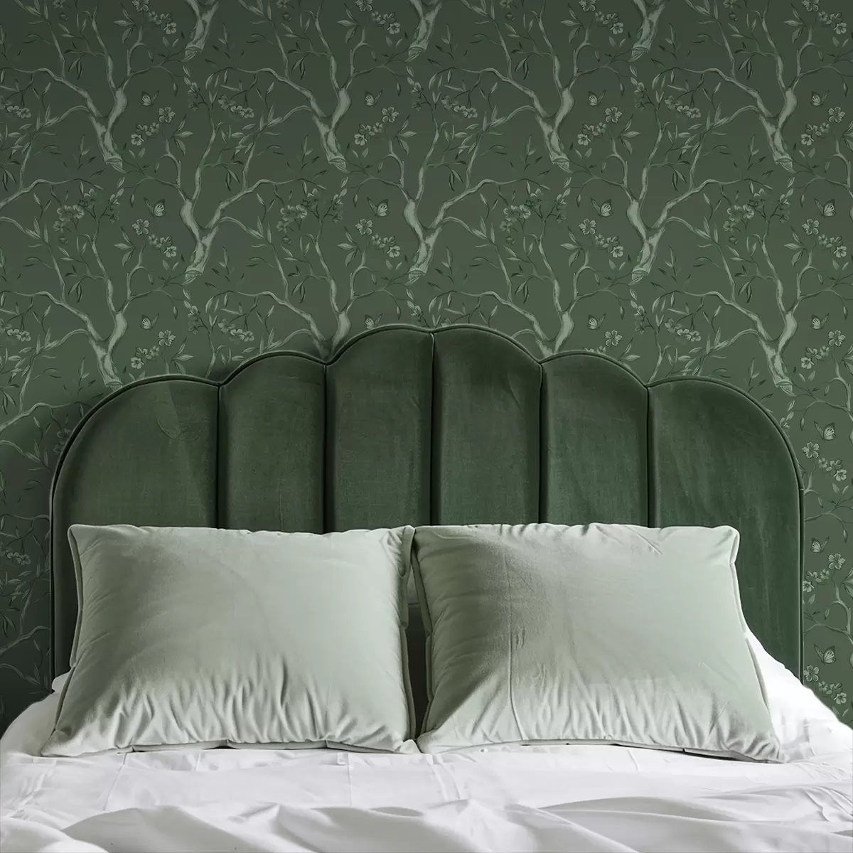 Tapetes Zaļas ziedošas zaras ar tauriņiem uz tumša fona a00951v3