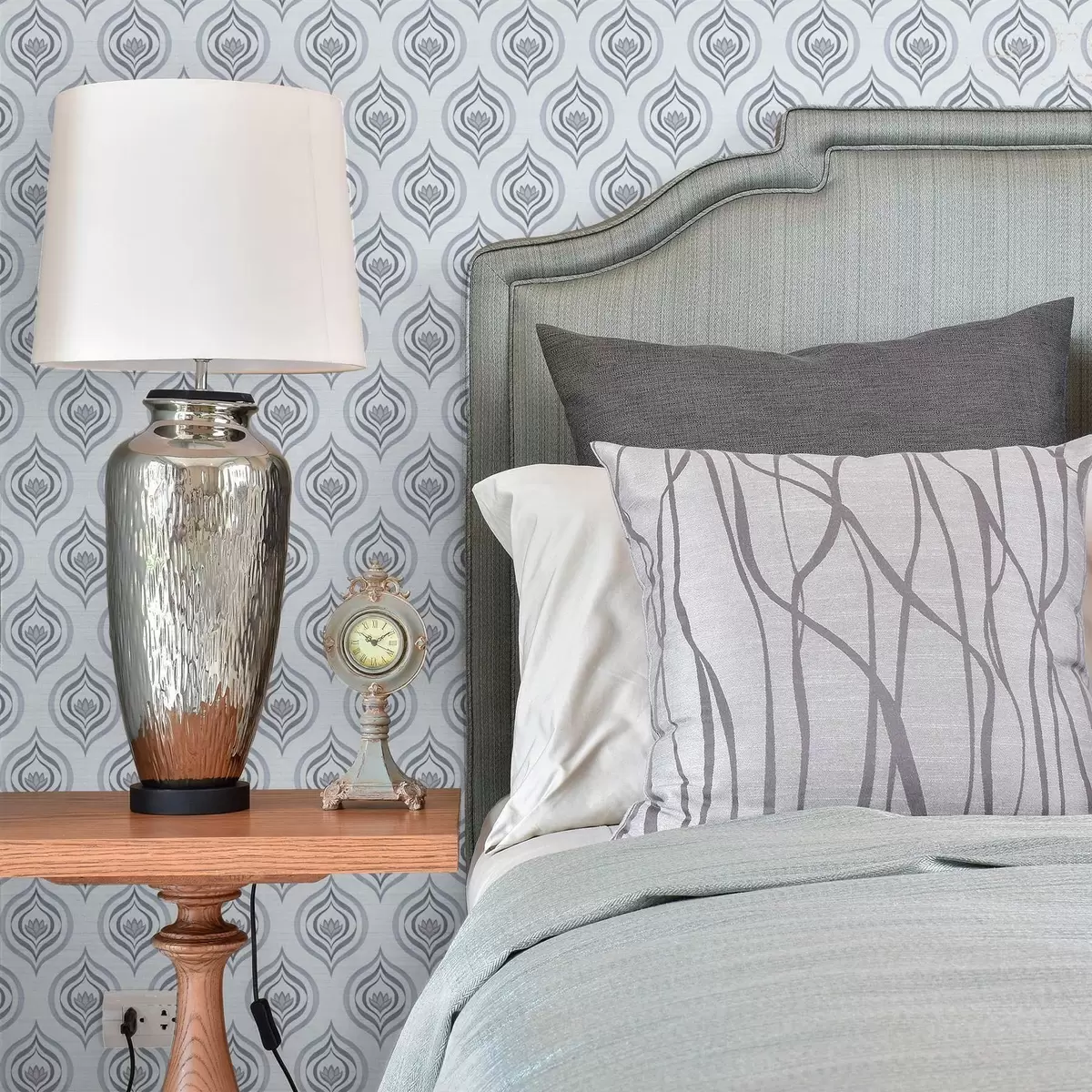 Tapetes Foršs pilienu motīvs ar ziedu pelēkā un zilā toņos a00977v3