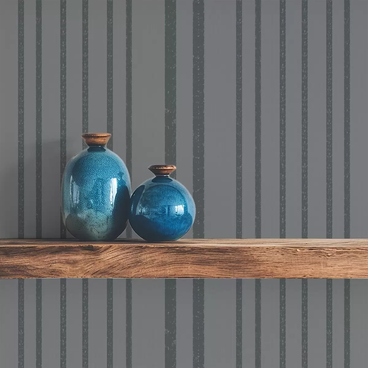 Tapetes Tumši pelēks fons ar vertikālām teksturētām svītrām a00979v1