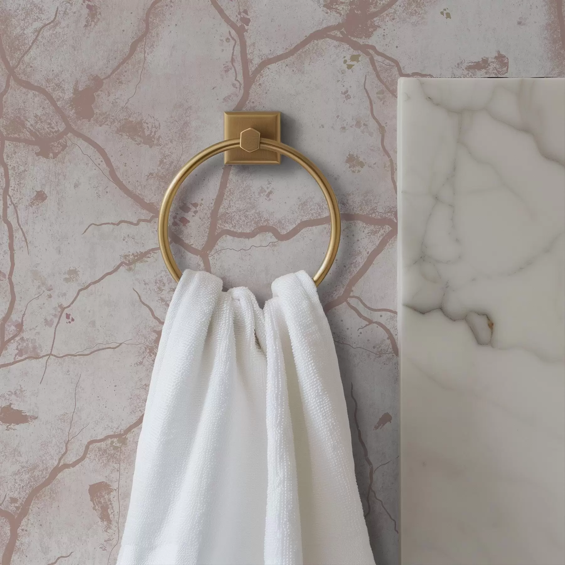 Fototapetes Vieglbetons ar rozā plīsumiem un plankumiem a00987