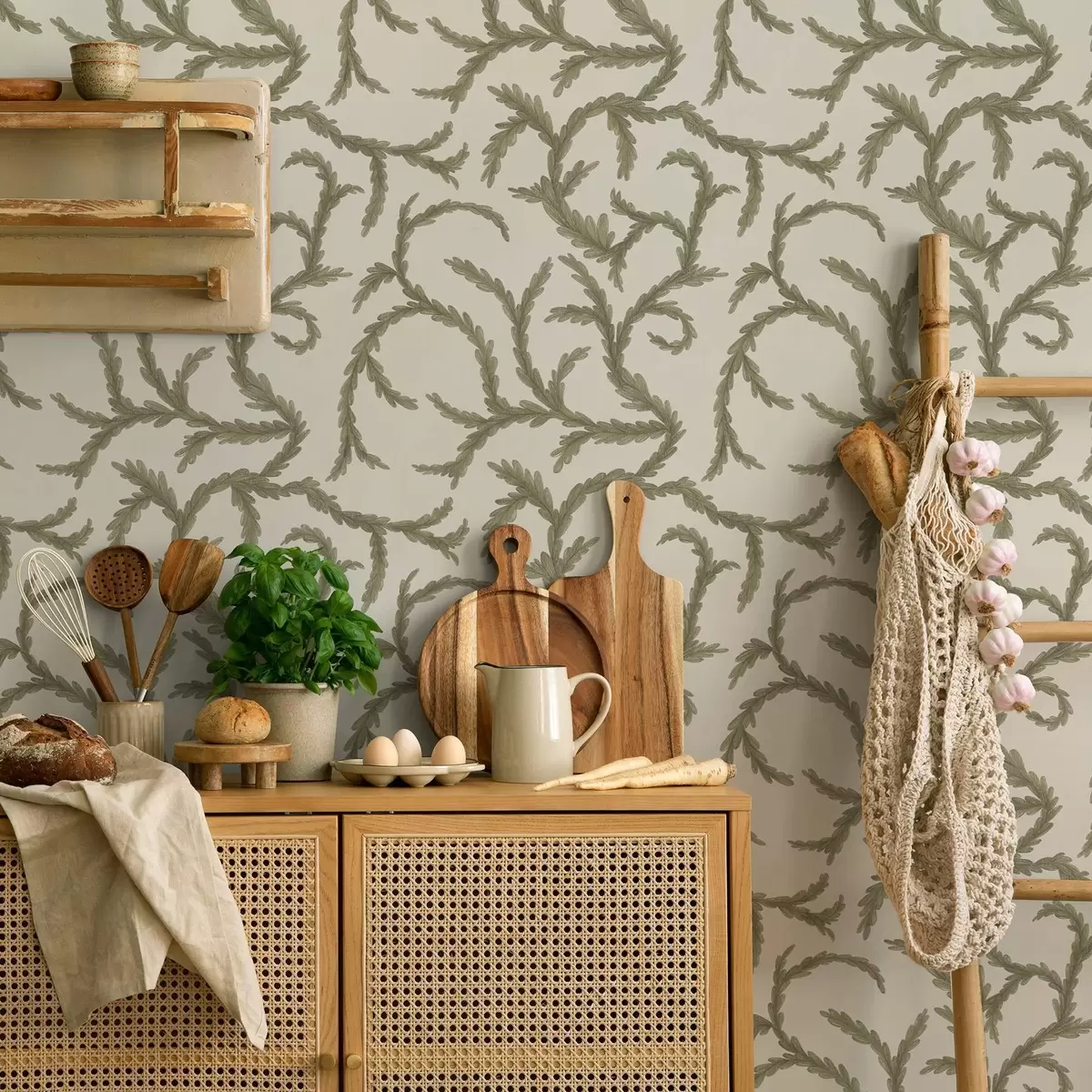 Tapetes Mīksti zaļi skujkoku cirtas uz gaiša fona a00938