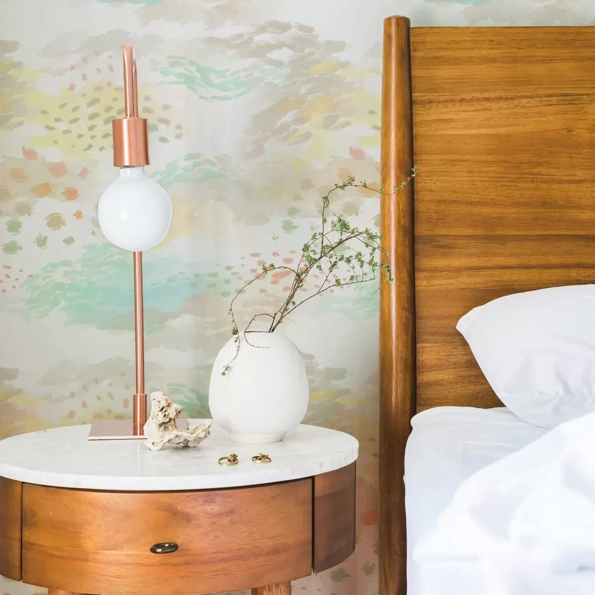 Tapetes Gaiši pasteļtoņos uz gandrīz balta fona a00999